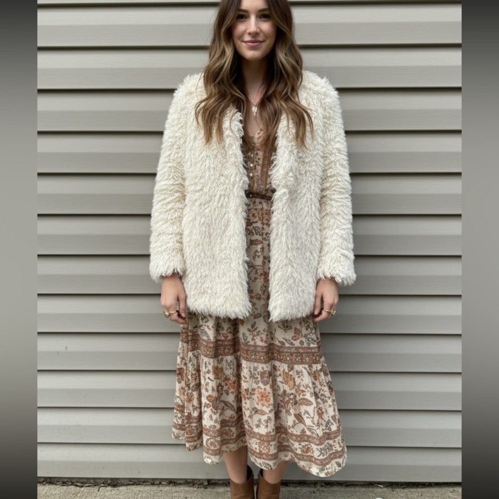 Forever 21 size S oversized ivory faux fur Mobwife shag coat teddy Penny Lane